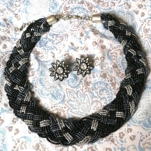 Beautiful stud earrings - Picture 4 of 5